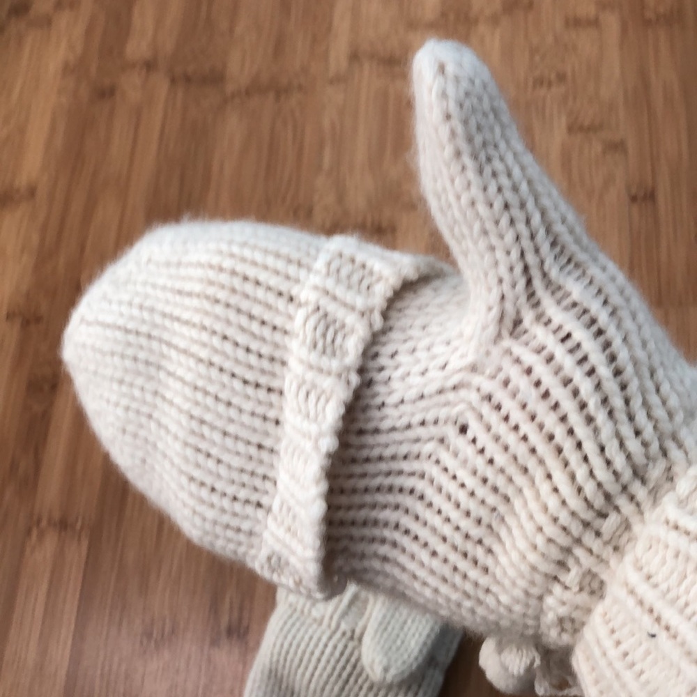 Juicy Couture Mittens - Picture 4 of 7